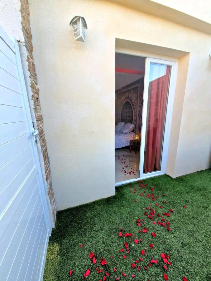 Suite Jaccuzzi En Camargue ميناء سانت-لويس-دو-رون المظهر الخارجي الصورة
