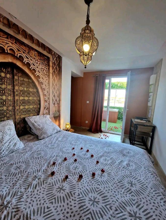 Suite Jaccuzzi En Camargue ميناء سانت-لويس-دو-رون المظهر الخارجي الصورة